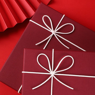 Encomenda personalizada aceita Cobertura de luxo e caixa base para embalagem de presente de roupa de camisetas