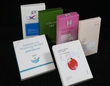 Máscara facial personalizável de caixa branca com impressão e embalagem de marca premium