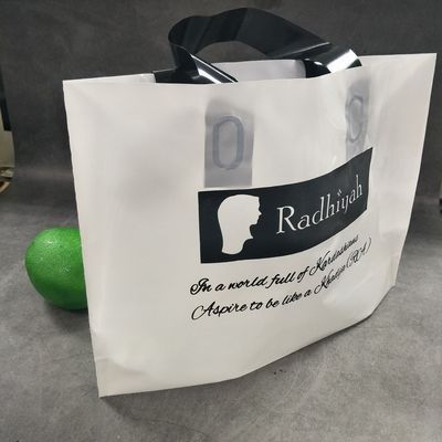 Produtos de tendência Logotipo personalizado Impressão PE Saco de compras de plástico com logotipo