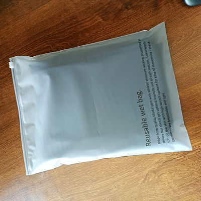 Custom Low MOQ Saco de plástico com zíper Saco encolhido para roupas Zipper congelado